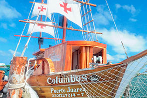 Vista de lado del Galeón Español Columbus - Puerto Juárez