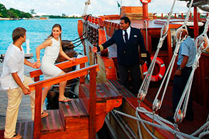 Pareja abordando el Galeón Español Columbus