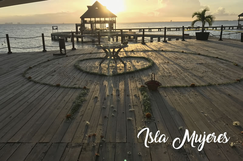 Tu boda de ensueño en un romántico muelle en Isla Mujeres